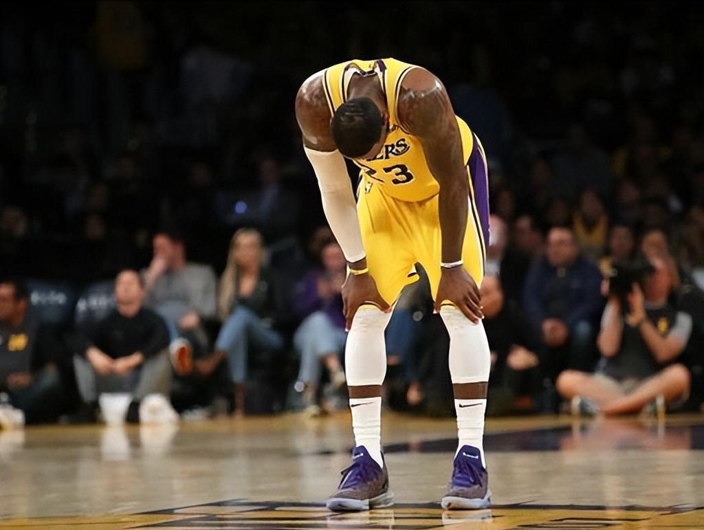 NBA2K明星选手受伤退赛,引发热议 NBA2K明星选手受伤退赛,引发热议