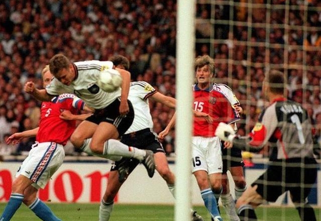 关于一场经典之战！欧洲杯点燃球迷热情的信息