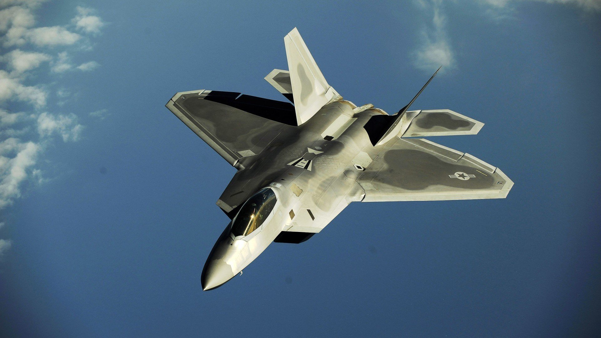 开云体育在线-赛道、草皮与神来之笔，多特蒙德血拼亚特兰大，皮克何以在F1新赛季接管揭幕战？