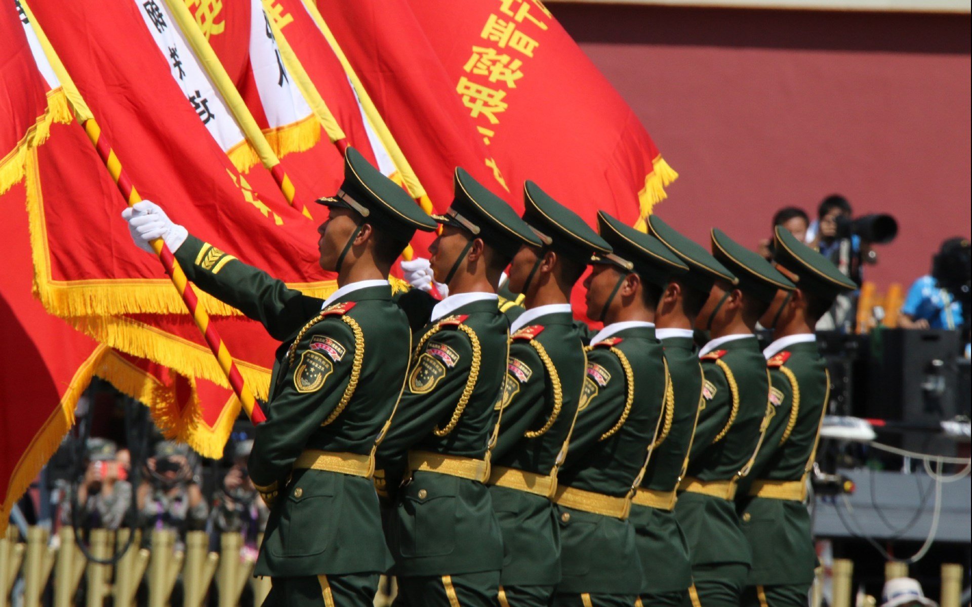 极速回响，当F1引擎在巴林轰鸣，东契奇在洛杉矶拉满评分