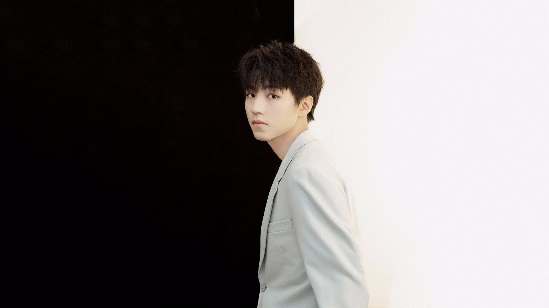 跨界奇迹之夜，当山西篮球遇上F1赛车，东契奇用方向盘创造历史